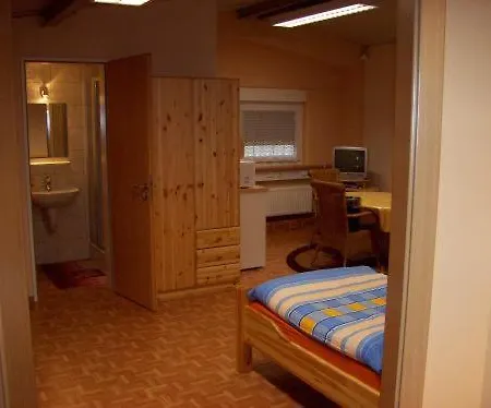 بيت ضيافة Econo Goelzer 3*