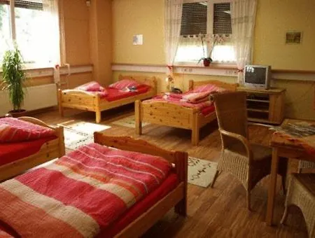 بيت ضيافة Econo Goelzer 3*